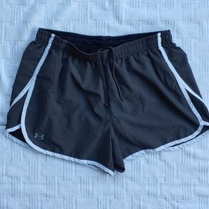 GUC Under Armour running shorts size medium